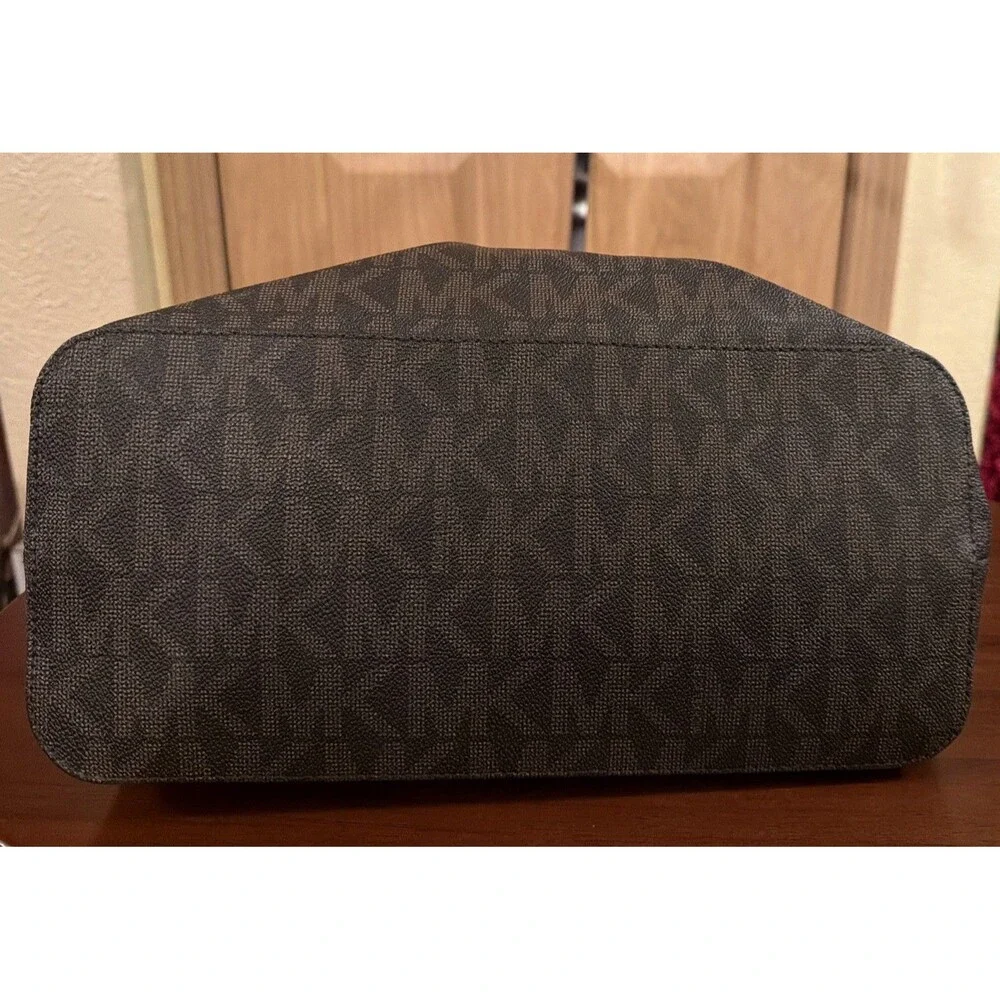 Michael Kors Jet Set Brown Logo Large Tote Gold Hardware.  Bag Charm.Zip Closure